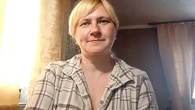 Snapshot of DiamondLady555 chatting on May 31, 2026, 10:21 am DiamondLady555 online show from May 31, 2026, 10:21 am