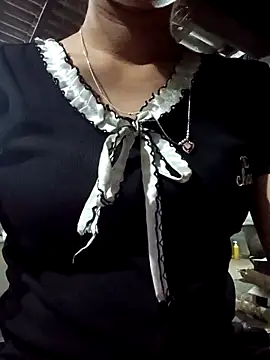 Rosie-LoveU online show from March 18, 2026, 11:37 pm