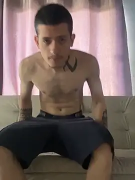 novinho gostoso safado online show from April 28, 2026, 3:38 pm