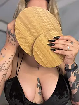 CarolQueen1  online show from March 28, 2026, 1:01 pm