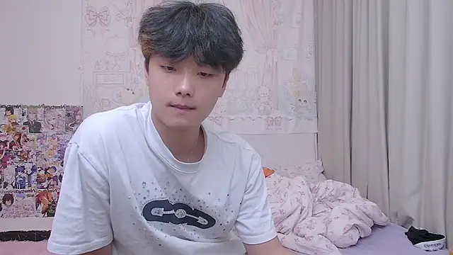 Snapshot of icecream-002 chatting on May 11, 2026, 11:44 am icecream-002 online show from May 11, 2026, 11:44 am