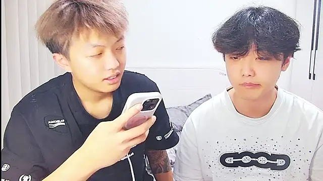 Snapshot of icecream-002 chatting on June 25, 2026, 2:11 pm icecream-002 online show from June 25, 2026, 2:11 pm