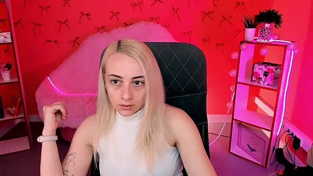 CarolMoor online show from April 3, 2026, 9:05 am