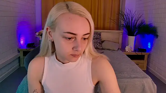 CarolMoor online show from March 25, 2026, 9:08 am