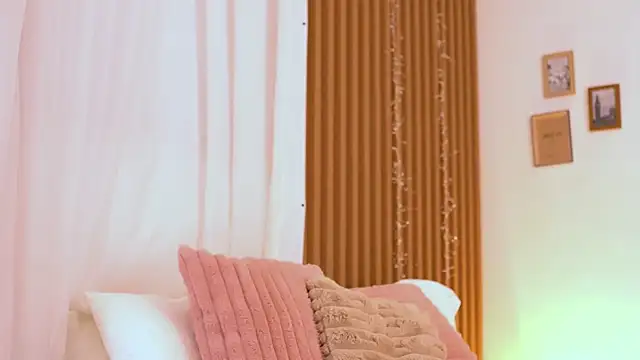 MissClaraJewel online show from April 14, 2026, 4:17 am