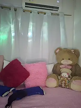 Foxylisaflores online show from August 4, 2026, 12:53 pm