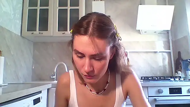 ElenoreHolguin online show from April 15, 2026, 9:15 am