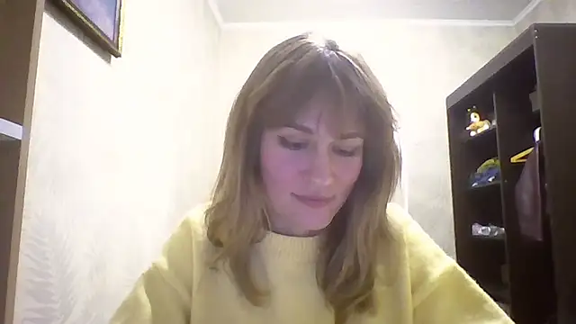 ElenoreHolguin online show from April 18, 2026, 7:07 pm