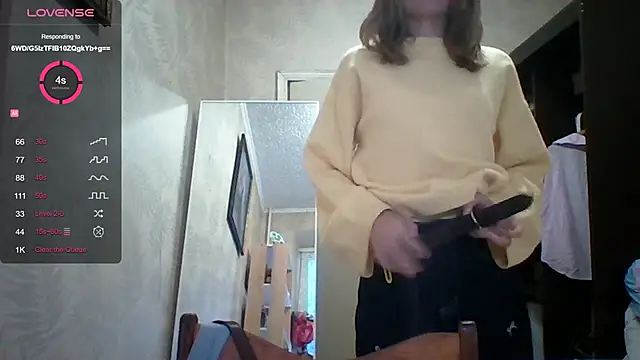 ElenoreHolguin online show from April 19, 2026, 3:24 pm