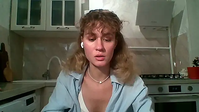 ElenoreHolguin online show from March 13, 2026, 6:13 pm