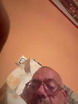 Snapshot of mrweed26 chatting on March 9, 2026, 4:32 pm mrweed26 online show from March 9, 2026, 4:32 pm