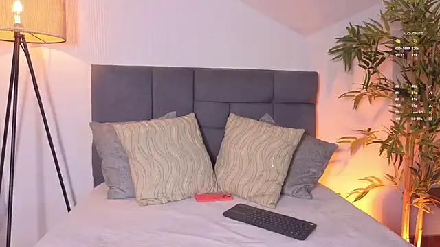 liorasterling online show from April 13, 2026, 7:18 pm