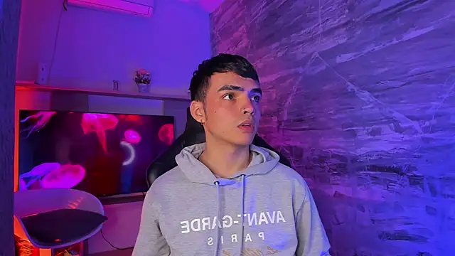 NicoKinggs  online show from April 9, 2026, 1:17 pm