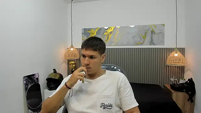 AlessandroFranco online show from May 15, 2026, 1:42 pm