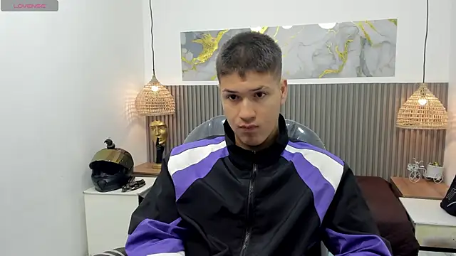 AlessandroFranco online show from April 23, 2026, 1:24 pm