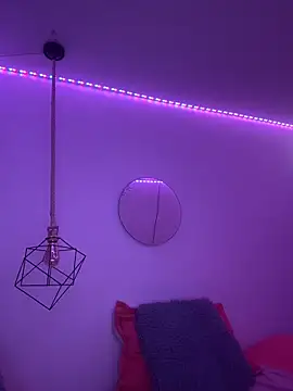 zoe  baker online show from April 28, 2026, 3:05 pm