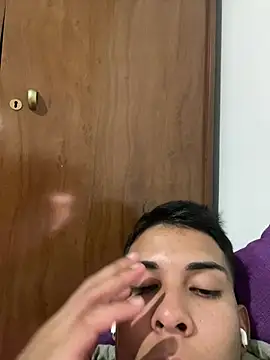 LeiAaron9810 online show from March 17, 2026, 12:13 am