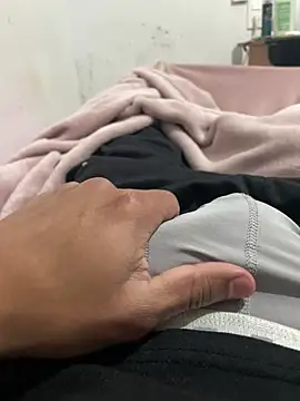 LeiAaron9810 online show from March 11, 2026, 11:21 pm