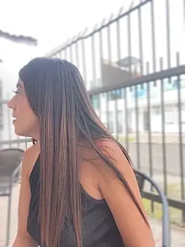 Electra Pinkk online show from April 8, 2026, 1:34 pm