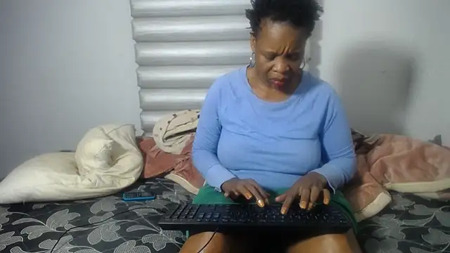 JoycyQueen online show from May 3, 2026, 4:54 pm