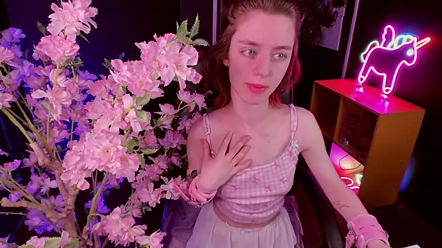 Pretty Victoria online show from April 20, 2026, 6:16 am