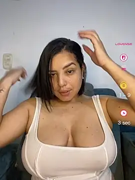 Kira33  online show from April 27, 2026, 12:14 pm