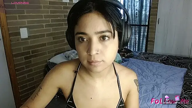 sweet-little online show from March 25, 2026, 2:05 pm