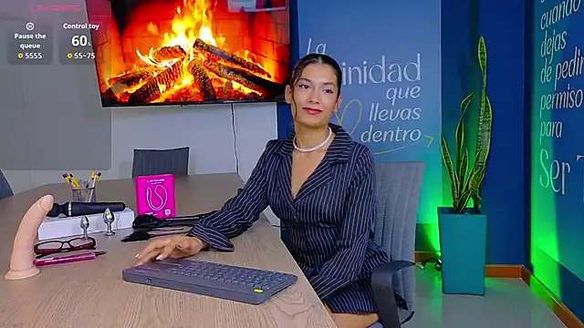 EmmaCollins01 online show from April 8, 2026, 1:23 pm