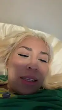 mxmxee online show from April 23, 2026, 3:24 am