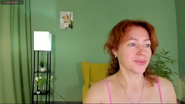 LeticiaRomano online show from July 4, 2026, 3:57 am