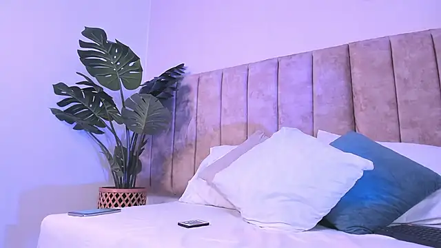 AgathaSavage online show from April 3, 2026, 2:40 am