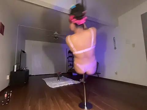 stripperbarbie online show from April 10, 2026, 1:01 am