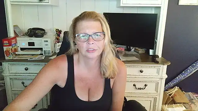 Stickywethoney online show from June 15, 2026, 2:06 pm