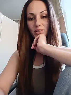 LunaCrystall online show from June 17, 2026, 3:55 pm