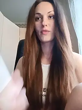 LunaCrystall online show from June 3, 2026, 4:01 pm