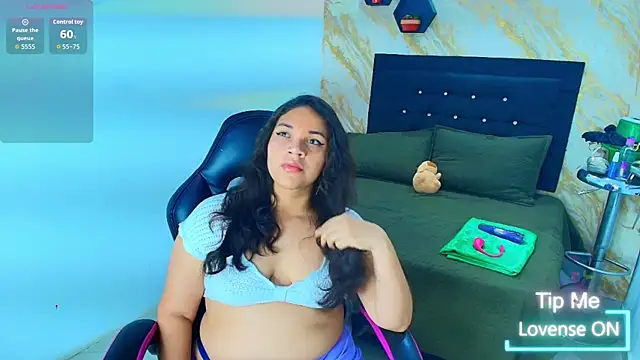 scarlettt  joness online show from April 1, 2026, 2:57 am