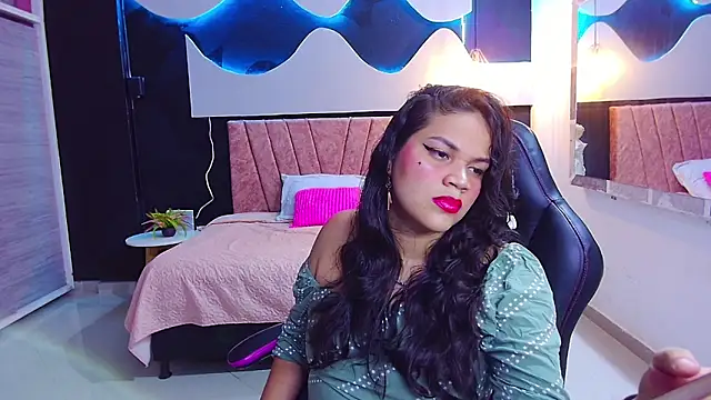 scarlettt  joness online show from April 24, 2026, 2:13 am