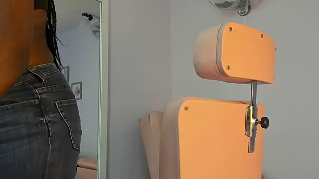 Ebony Goddess  online show from March 17, 2026, 12:52 pm