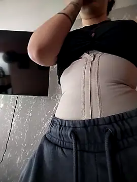 AphroditeSweett online show from April 28, 2026, 8:24 pm