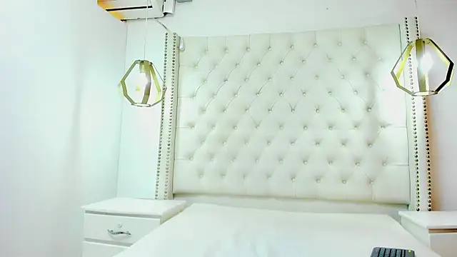 JEAN LEWIS2 online show from April 1, 2026, 7:33 pm