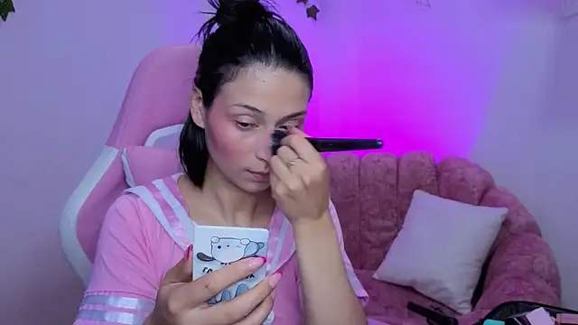 Snapshot of miss__madison chatting on March 17, 2026, 10:24 pm miss madison online show from March 17, 2026, 10:24 pm