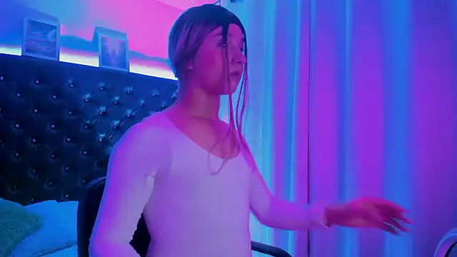 BellaRoge online show from April 20, 2026, 5:43 am