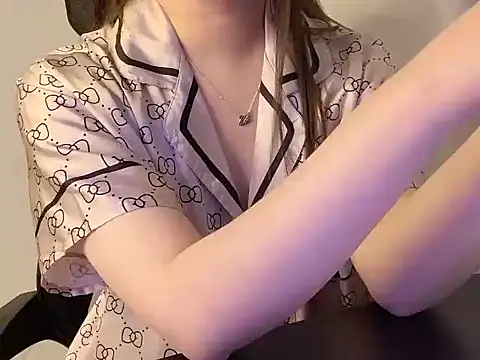 hunhun122 online show from April 18, 2026, 7:58 pm