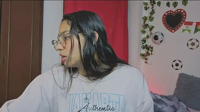 PaulaCutexs online show from July 1, 2026, 4:24 am