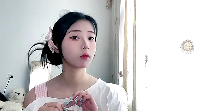 yiyibaby2026 online show from April 23, 2026, 2:18 am