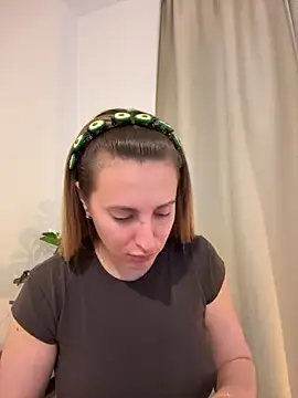 EvaRyen  online show from May 14, 2026, 4:48 pm