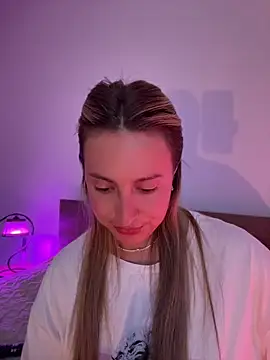 EvaRyen  online show from June 18, 2026, 5:07 pm