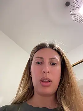 EvaRyen  online show from May 13, 2026, 4:03 pm