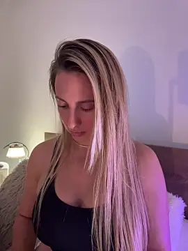 EvaRyen  online show from July 13, 2026, 4:39 pm