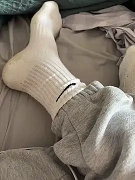 sniffeet online show from March 11, 2026, 1:38 pm